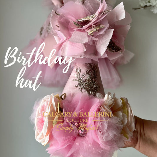 Exclusive Tulle and Velvet Birthday Cone Hat – Luxury Tea Party Style Fascinator for High-End Family Celebrations, Calgary and Ballerini.