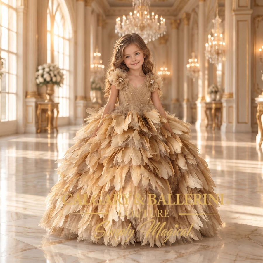 Robe de demoiselle d'honneur en plumes dorées pour un mariage à Monaco