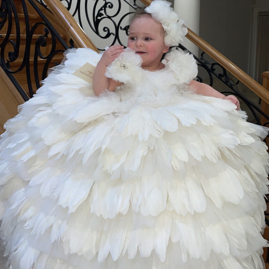 Luxurious white feather dress long for girls, perfect for flower girl dresses and special occasions.