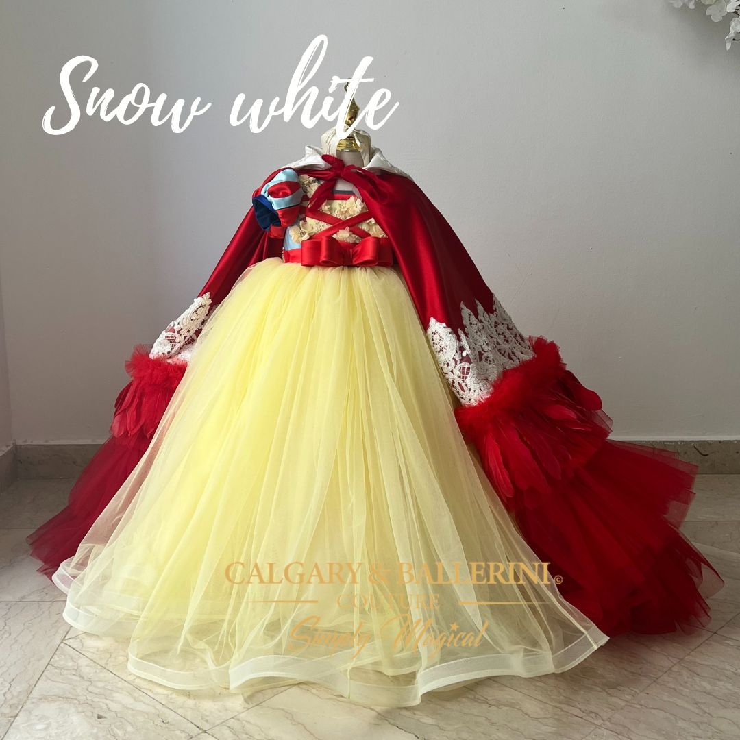 Snow White costume for toddlers with intricate details