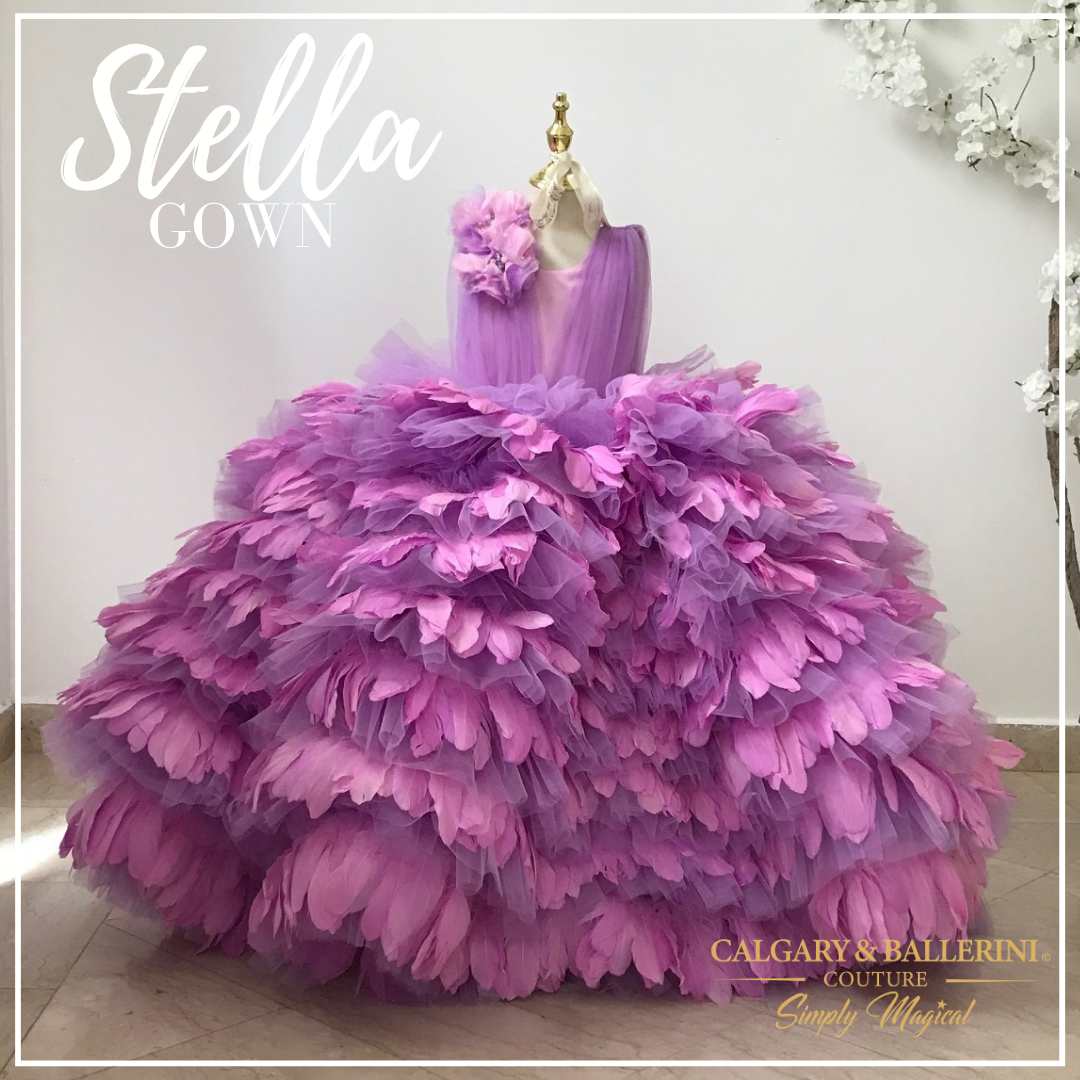  Experience the epitome of elegance with our breathtaking feather dress collection. This captivating photo showcases our floor-length Stella luxury couture children's dress in a stunning violet mink hue. The exquisite goose feathers create a dreamy and ethereal effect, making your little one feel like a true princess.